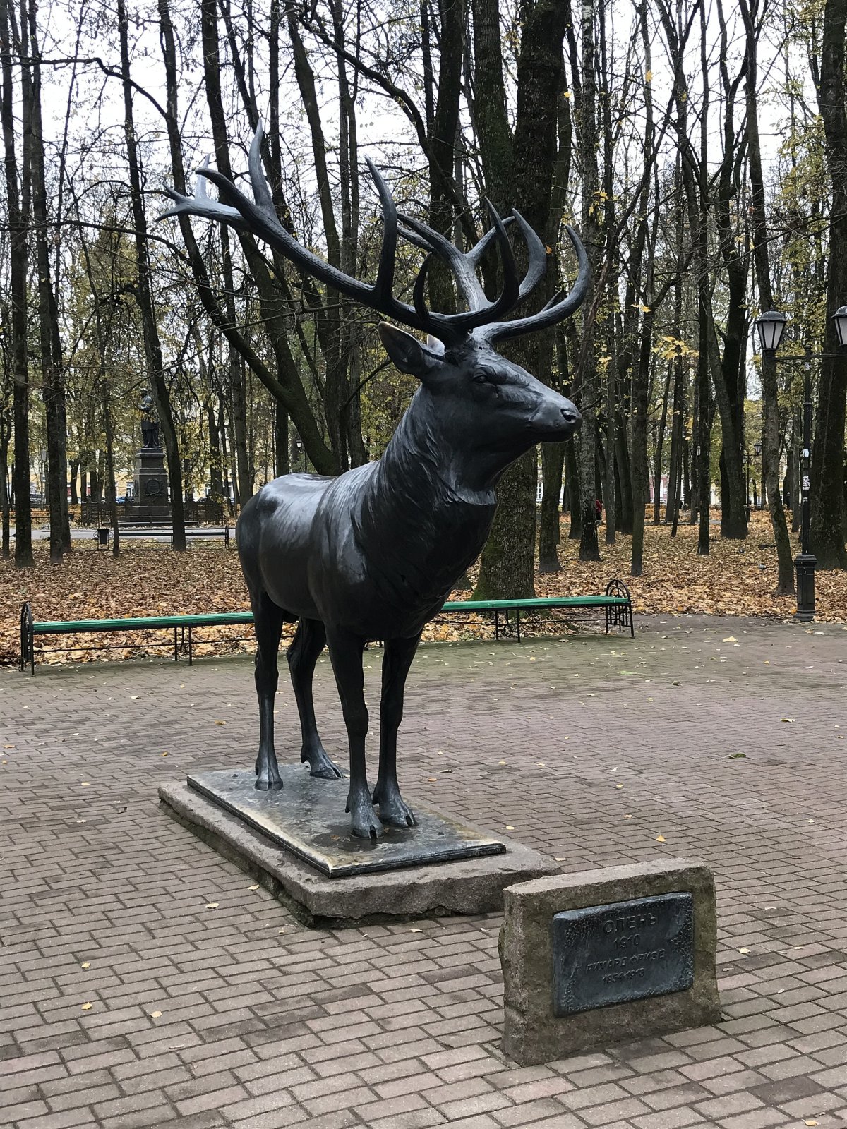 Скульптура олени Шумерля