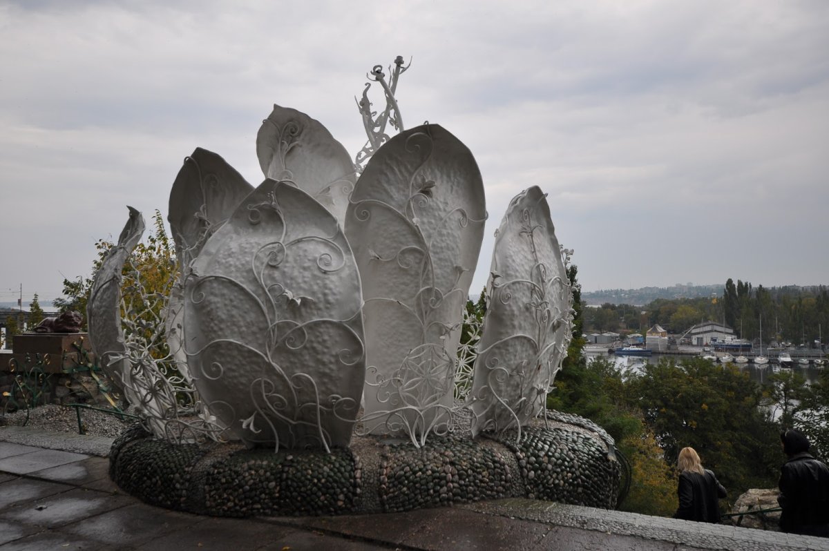 Каменный цветок Екатеринбург памятник