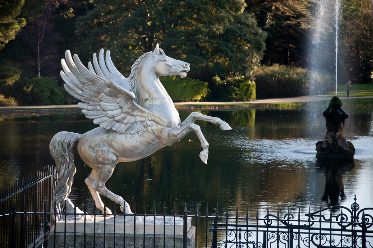 Пегас скульптура в Петербурге