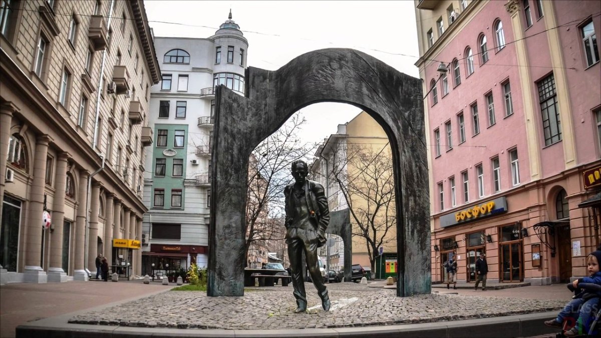 Памятник Окуджаве на Арбате