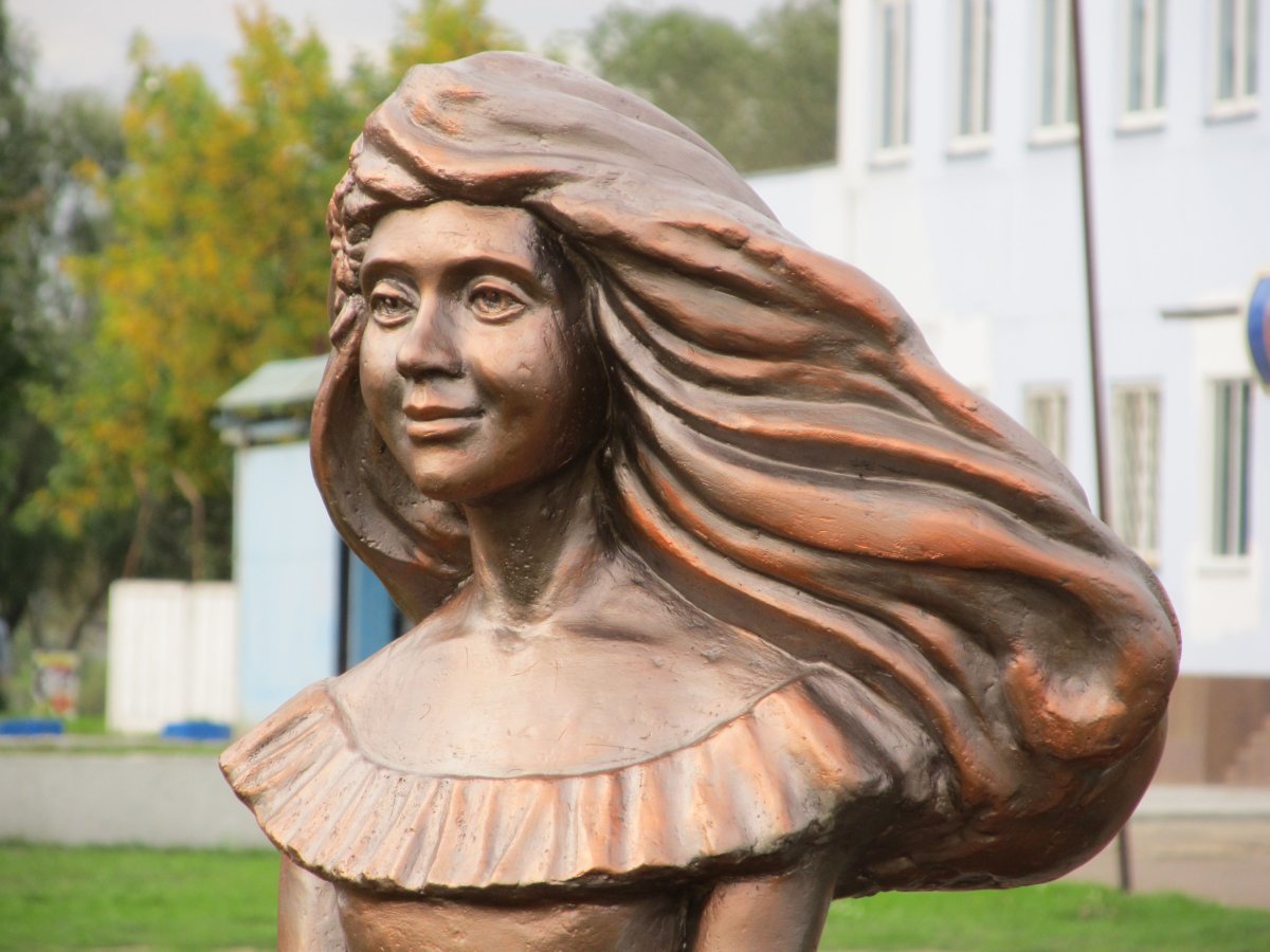 Скульптура девочка