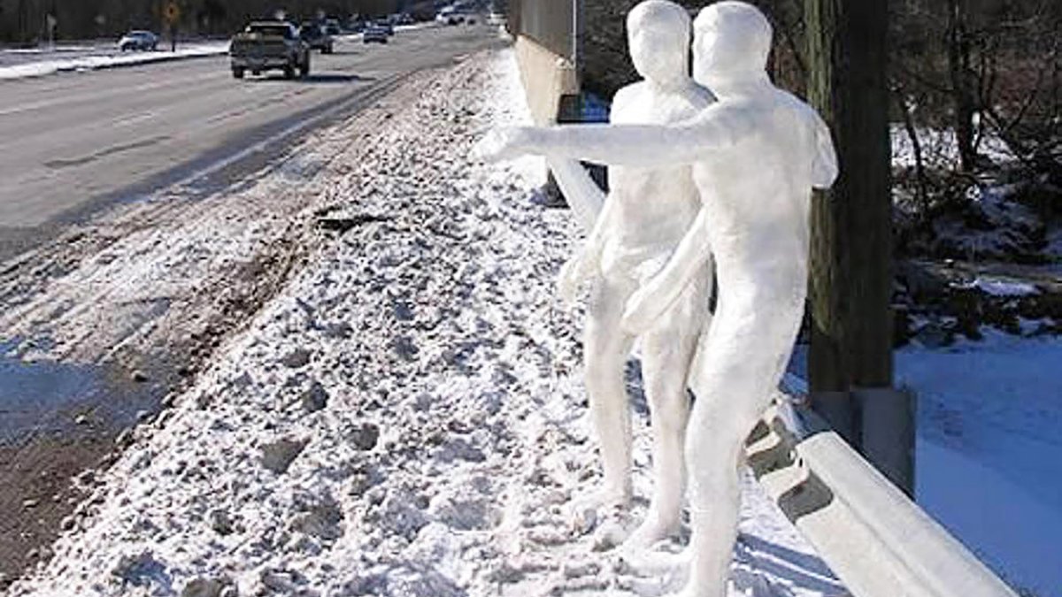 Снежная баба скульптура