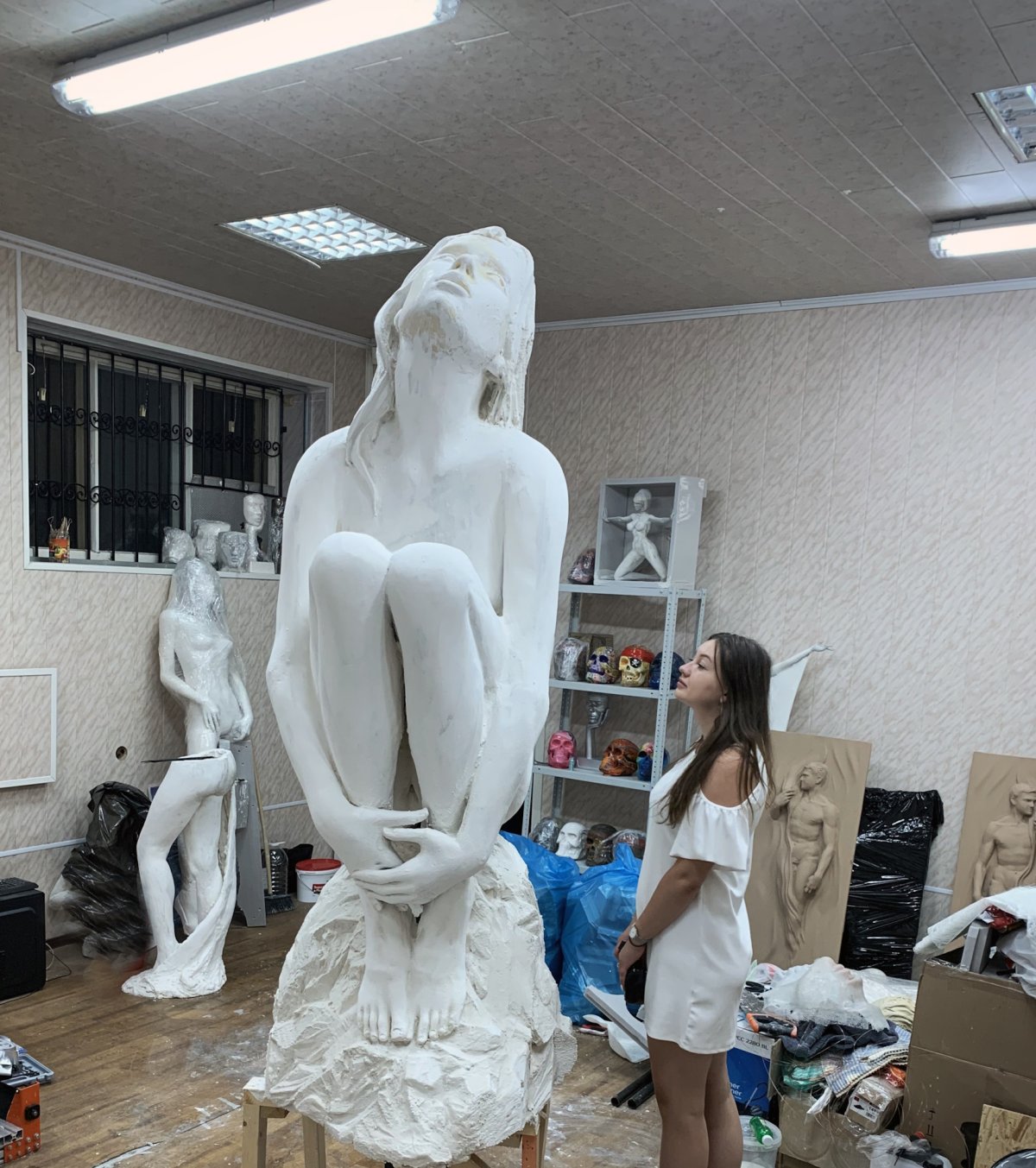Стыдные скульптура