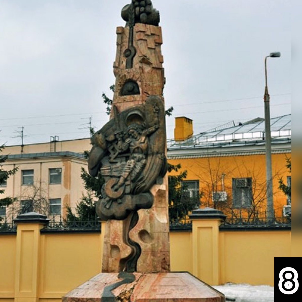 Памятник Возрождение Эрнст неизвестный