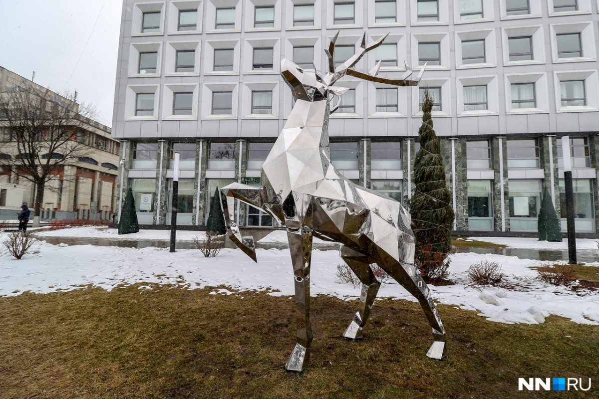 Олень скульптура