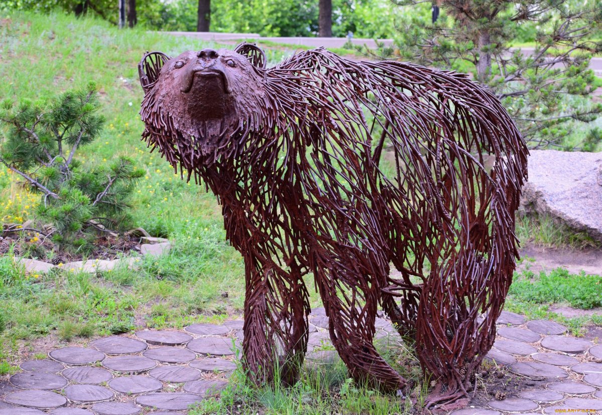 Скульптура "медведь"