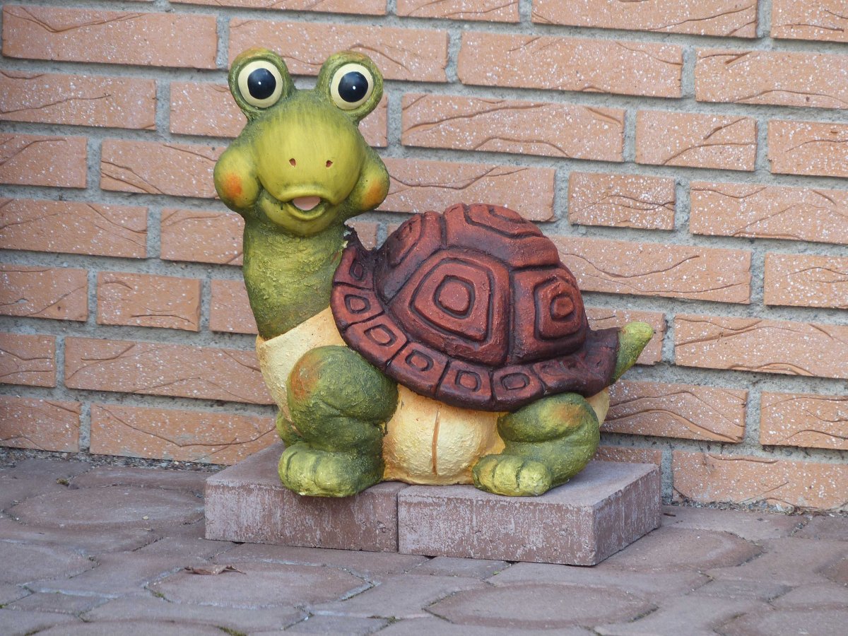 Черепаха из цемента