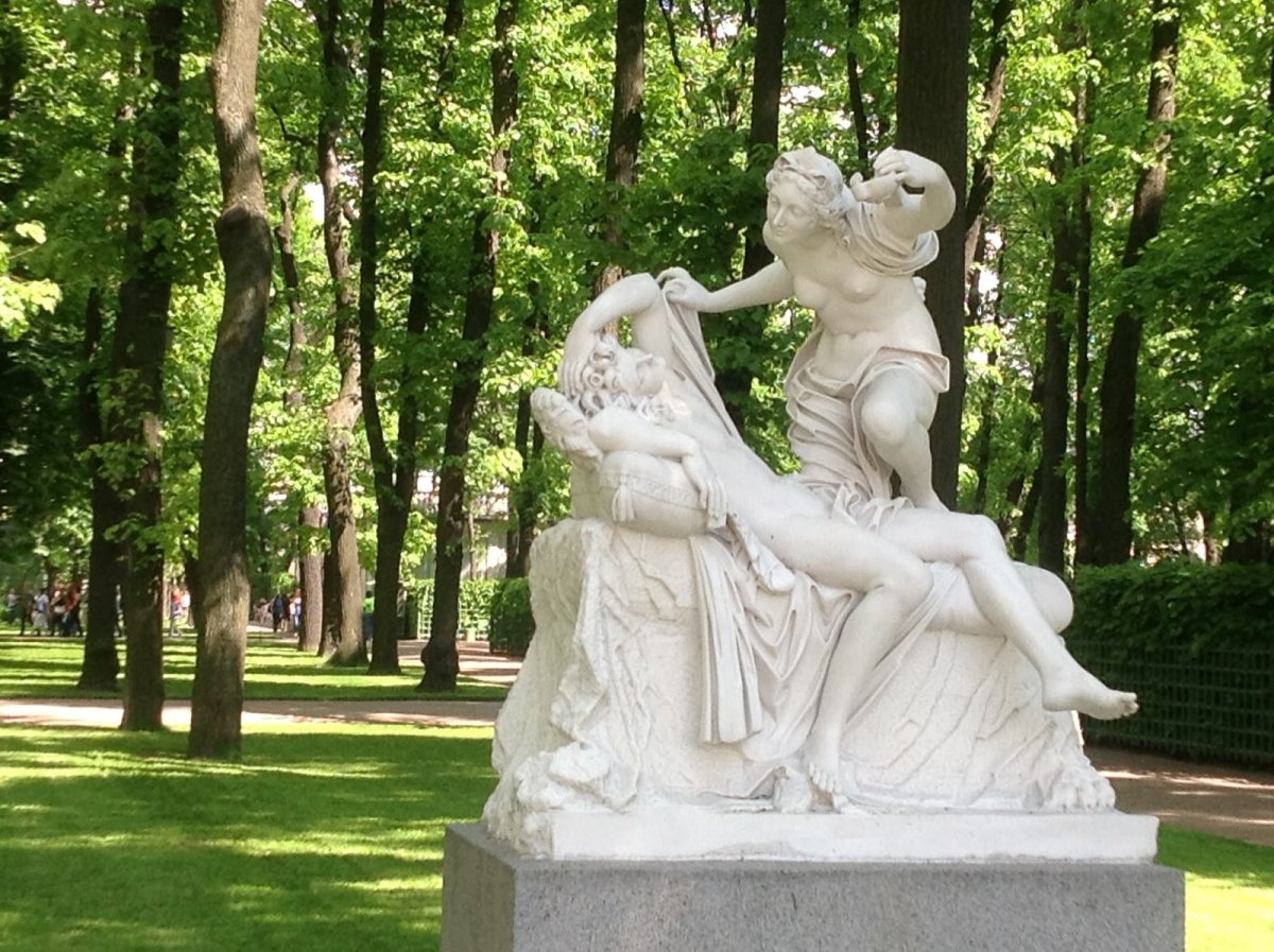 Парковые скульптуры в Санкт Петербурге,