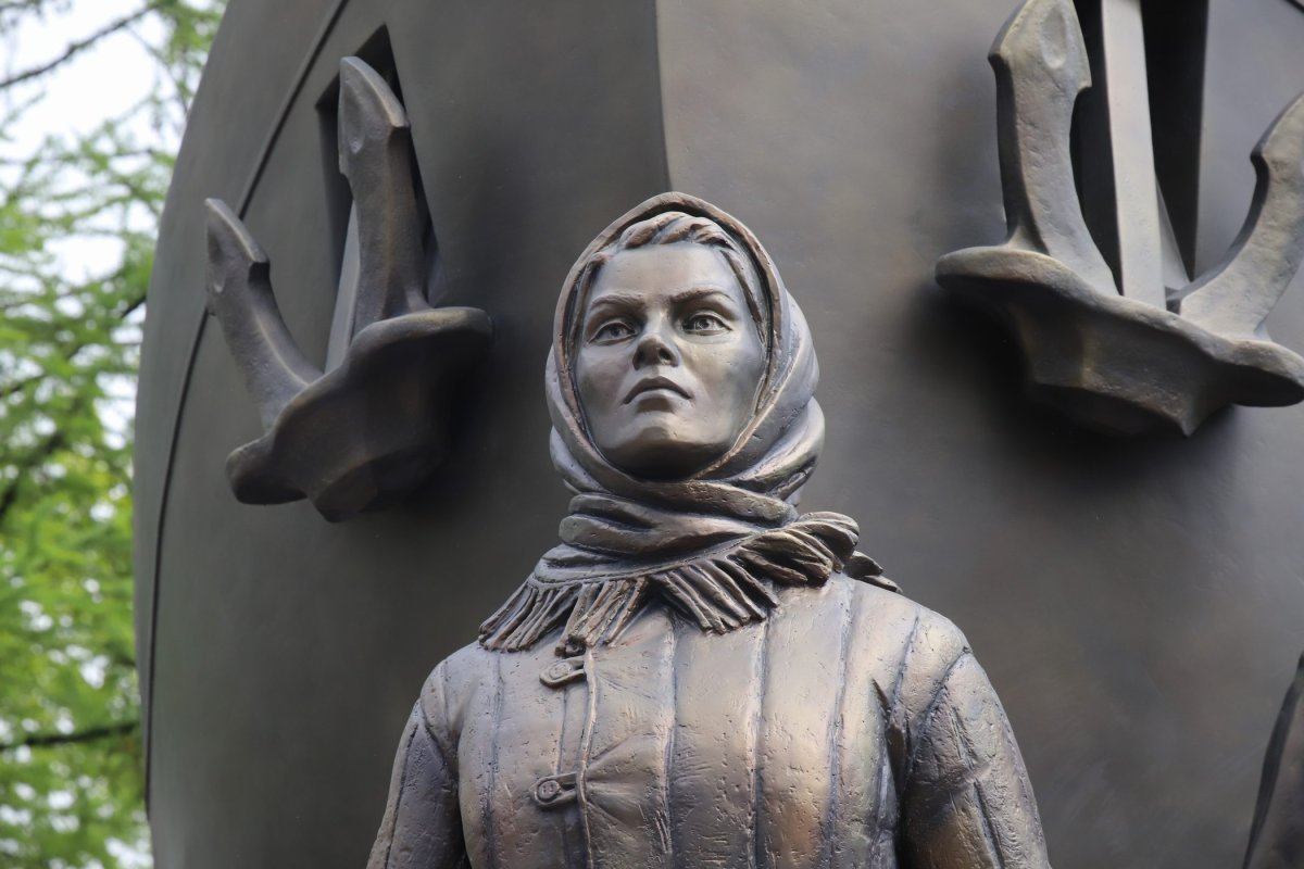 Памятник труженикам тыла Камчатка