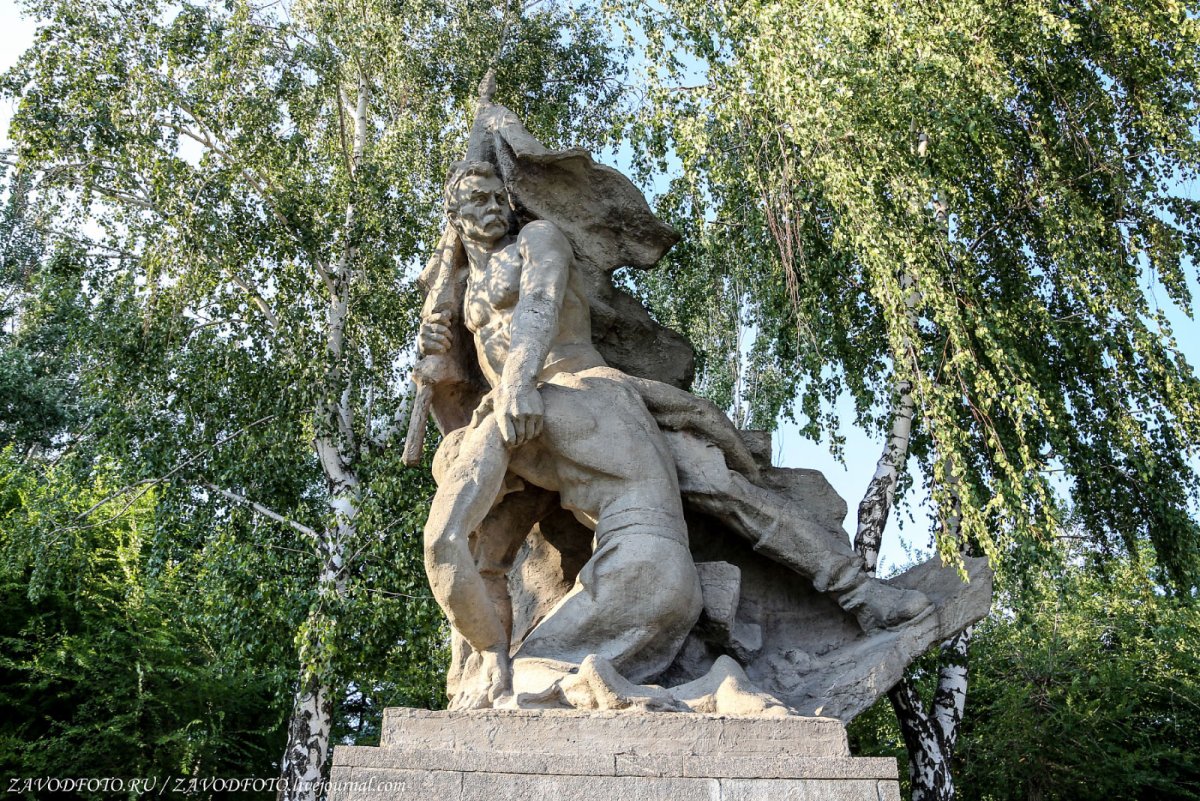 Мамаев Курган скульптуры на площади героев