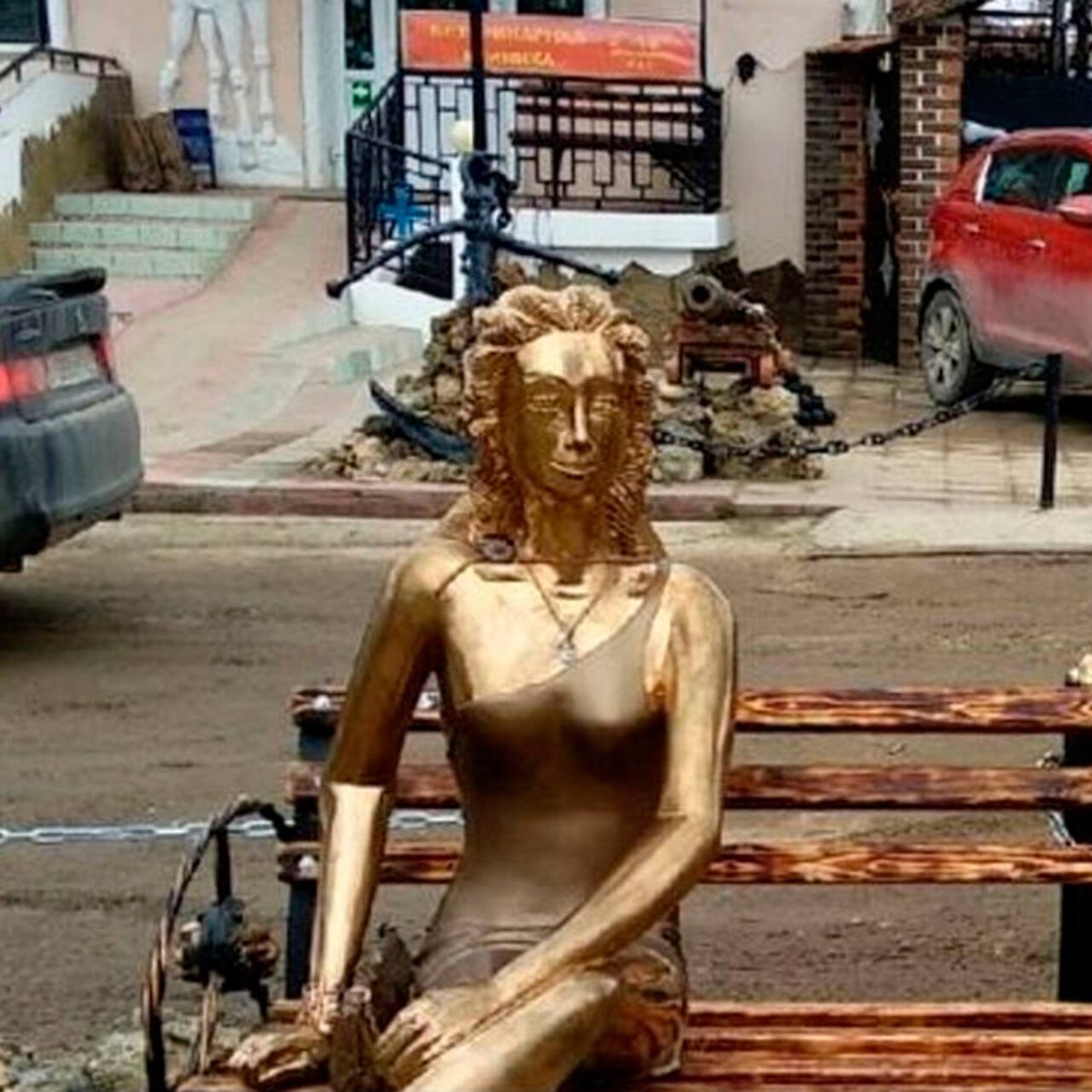 Аленка современная скульптура