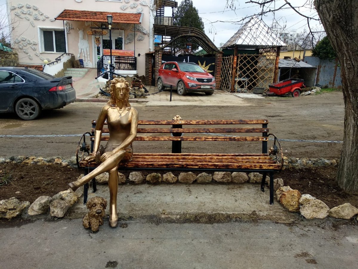 Скульптура Ассоль в Севастополе