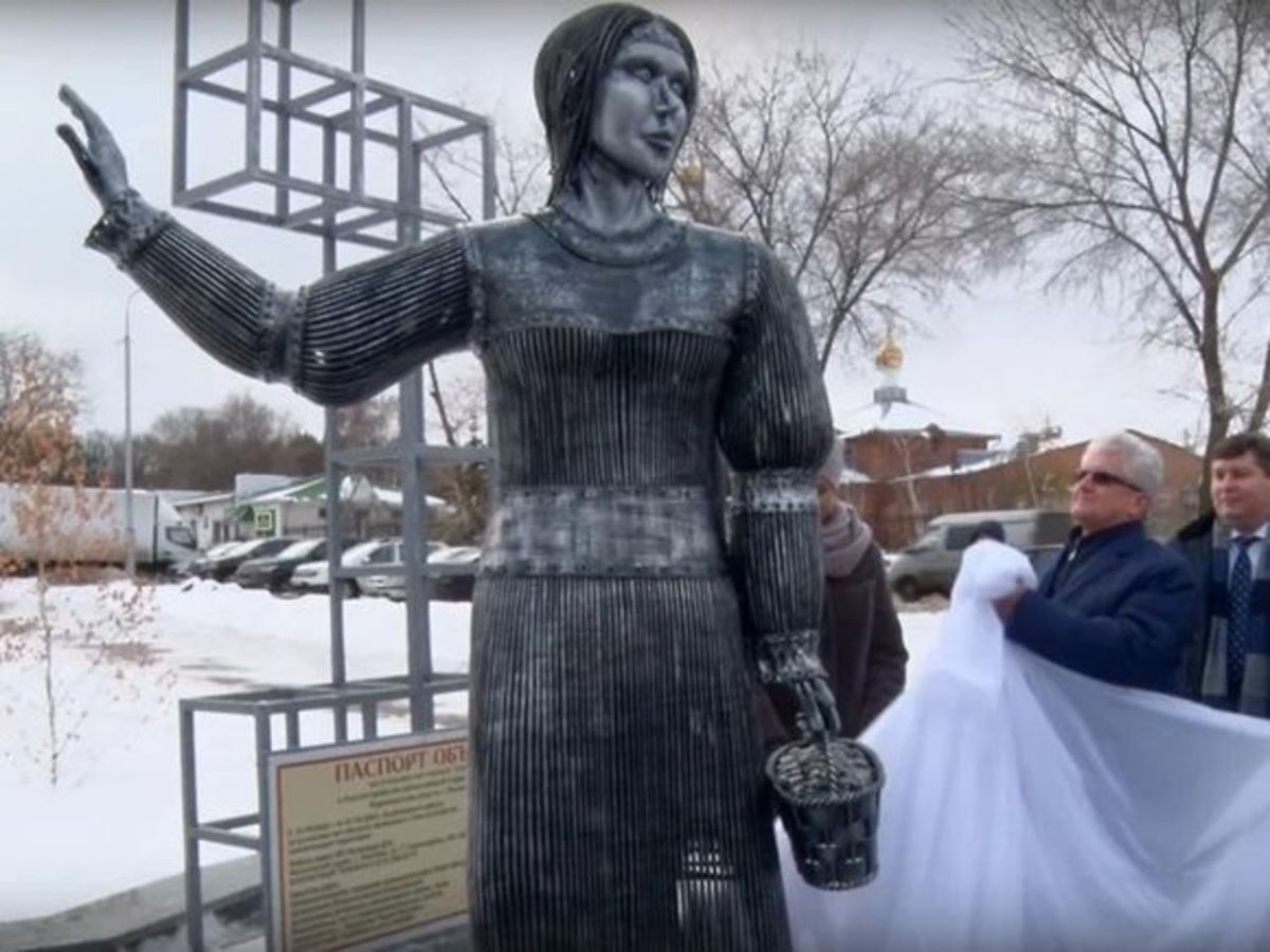 Страшная Аленка памятник в Нововоронеже