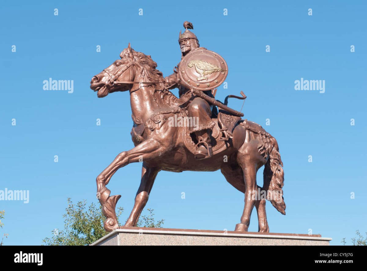 Памятник воин на коне