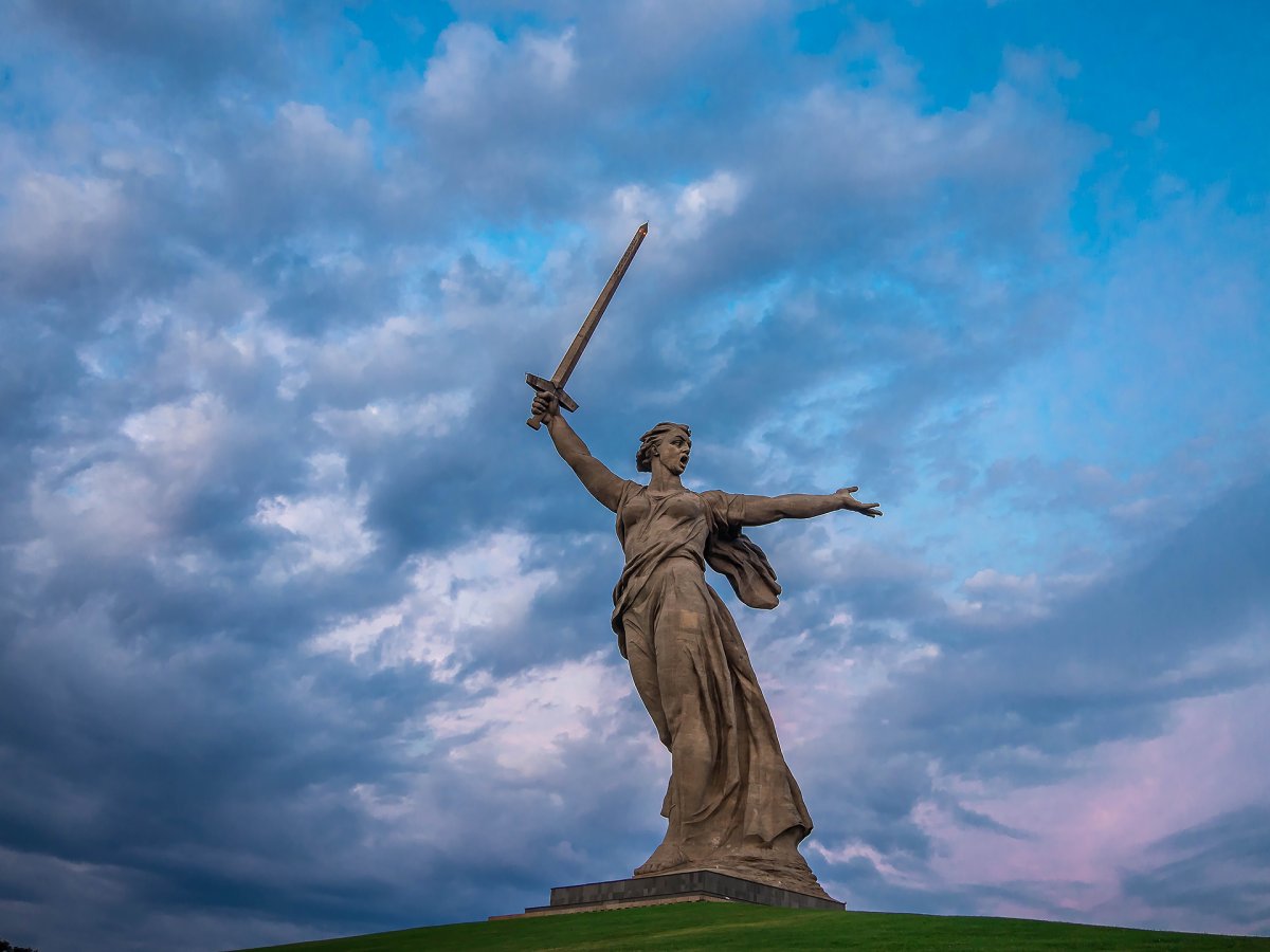 Монумент Родина мать в Волгограде