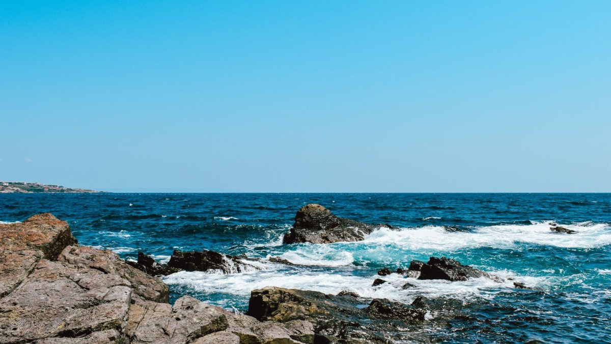 Волнистое море