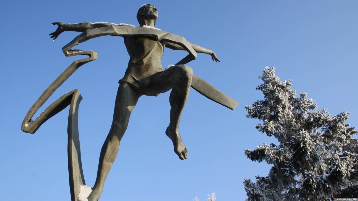 Памятник марафонцу в Омске
