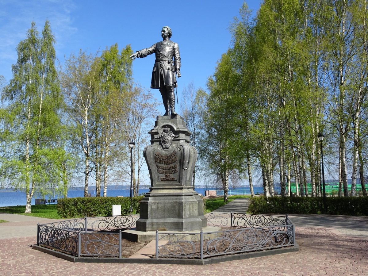 Памятник Петру в Петрозаводске