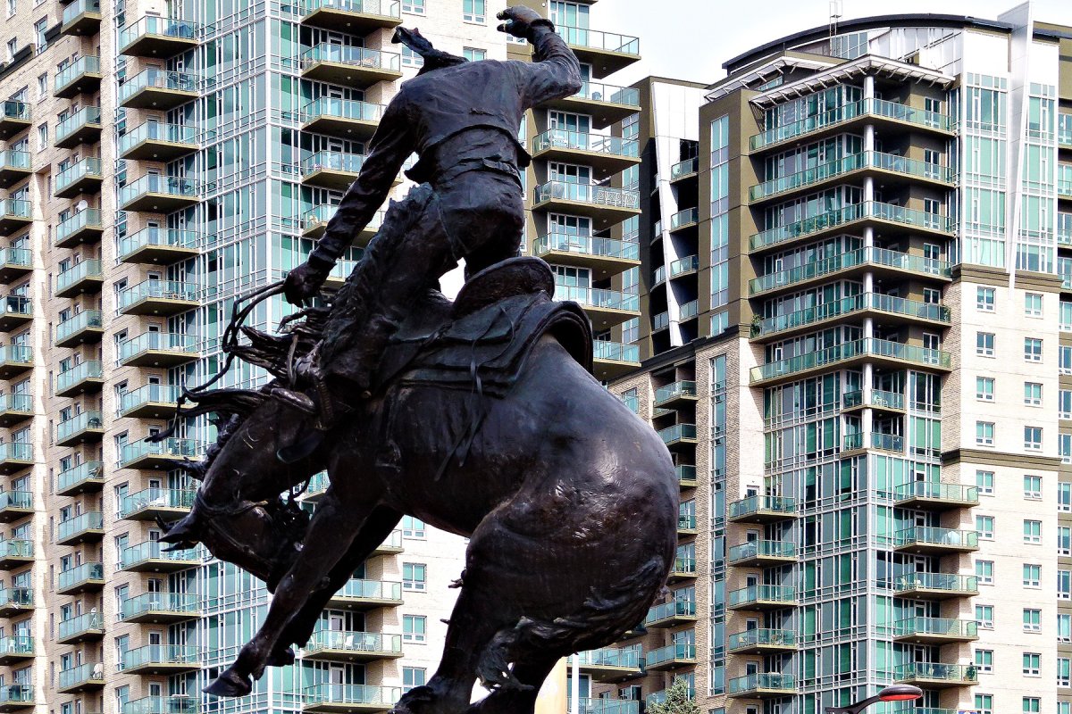 Calgary статуя лошади