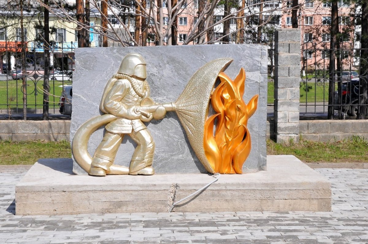 Памятник пожарникам в Новосибирске