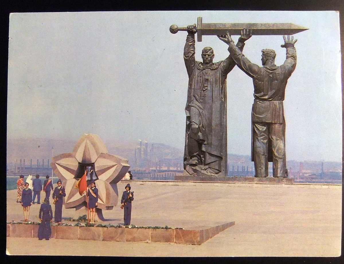 Вучетич памятник тыл фронту