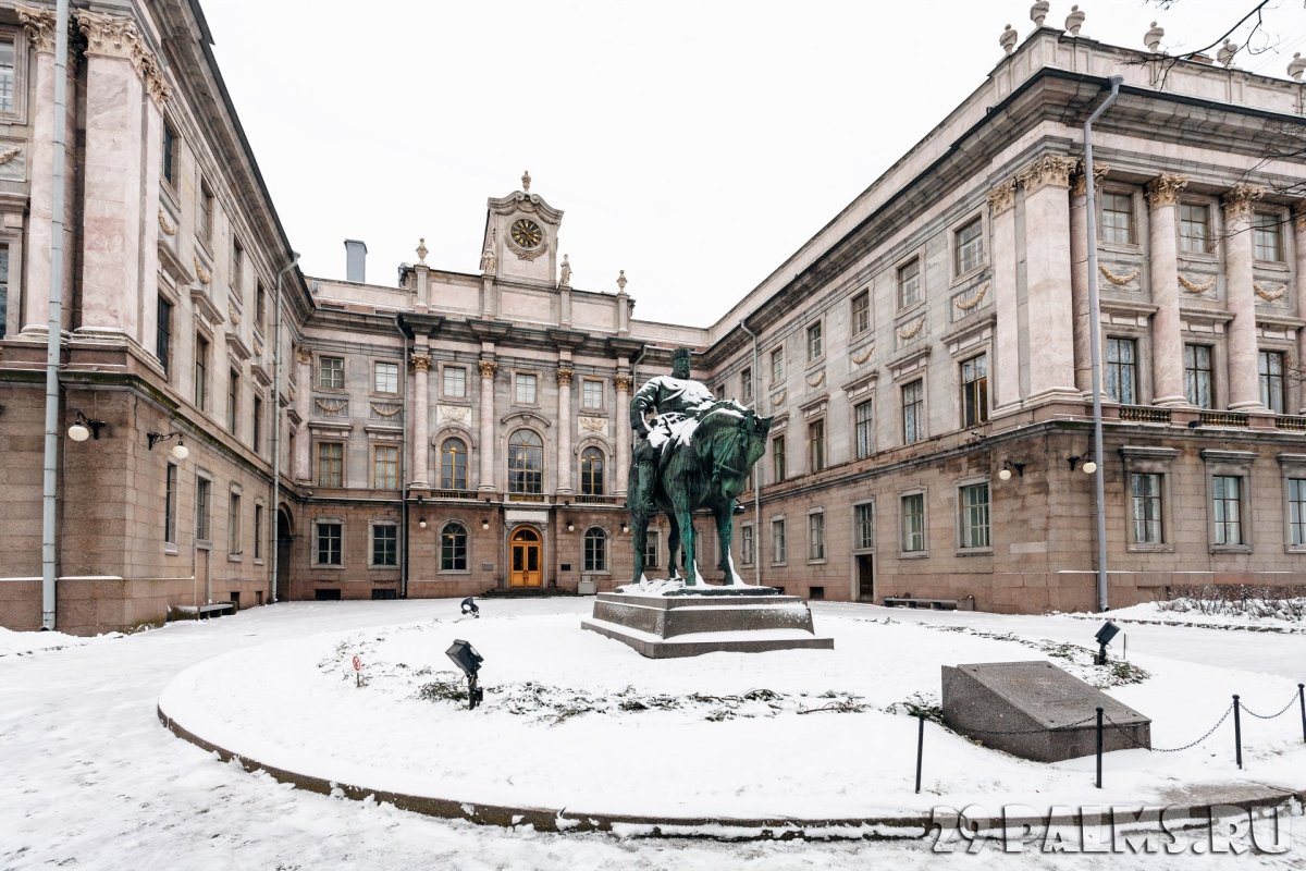Малый мраморный дворец СПБ зима