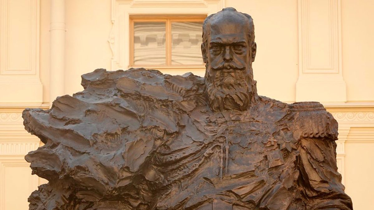Новый памятник Александру 3 в Гатчине