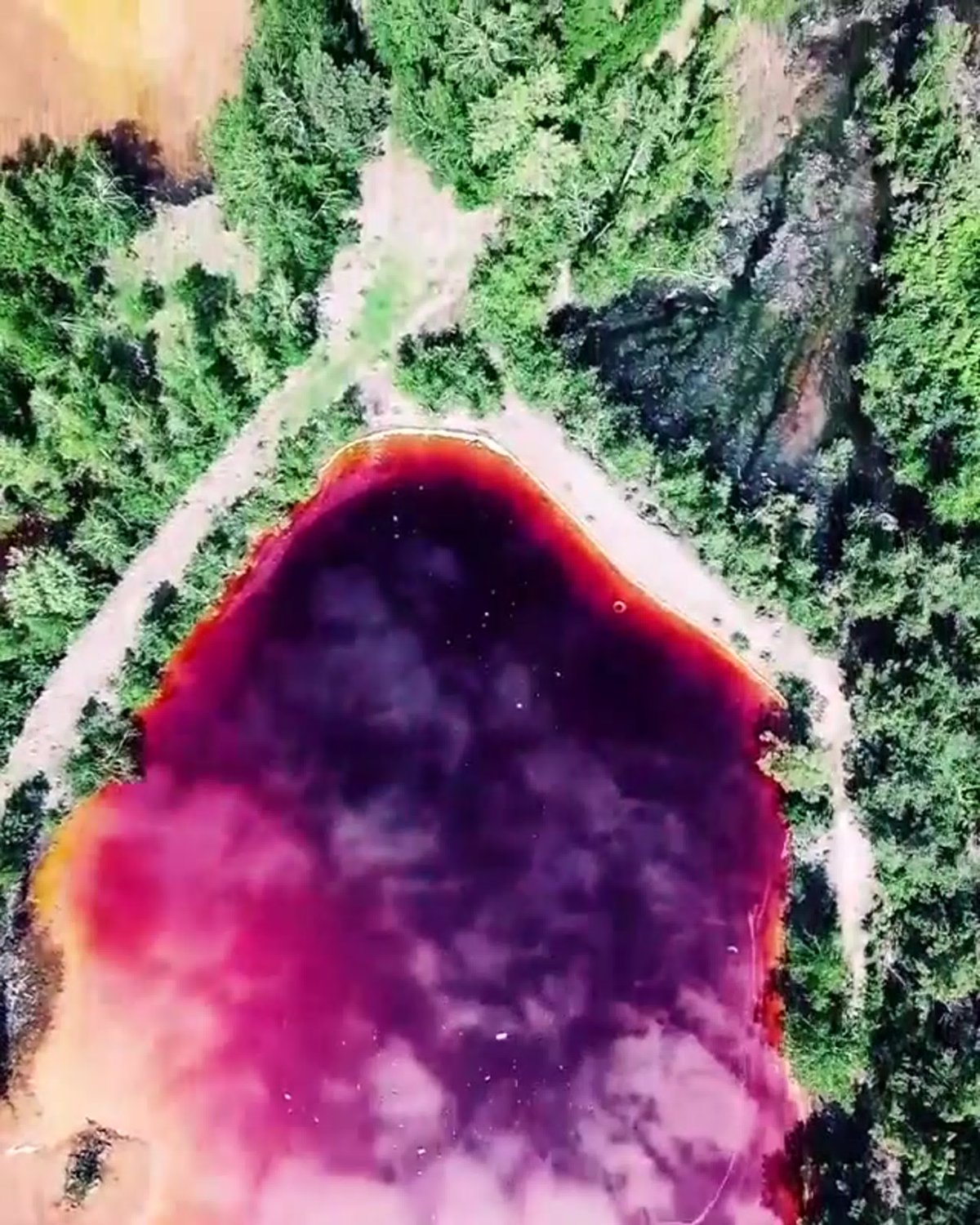 Красное озеро Хакасия