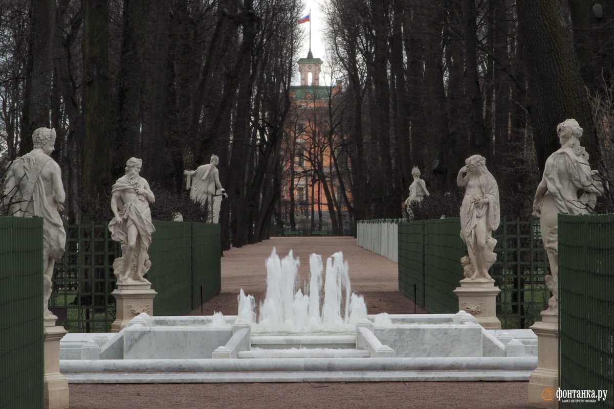 Летний сад статуи зимой