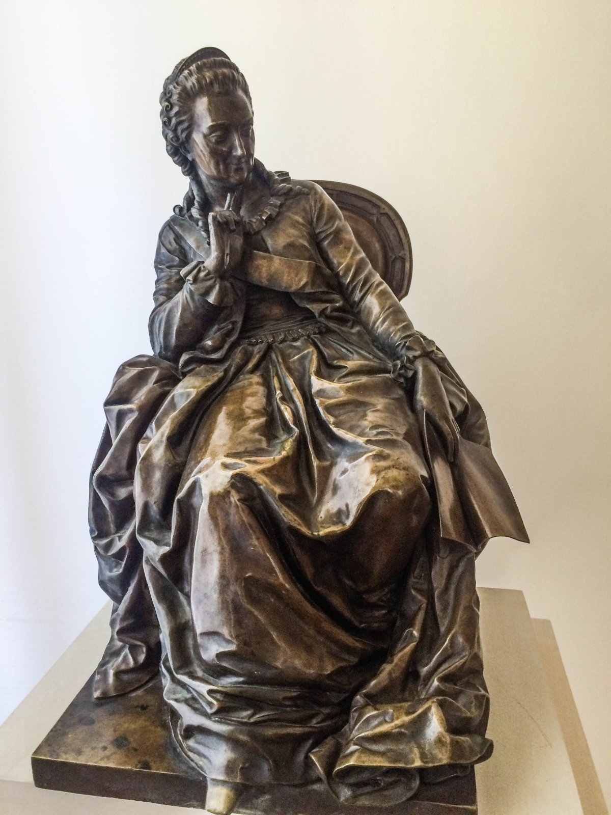 Памятником Лермонтову (1889, скульптор Александр Опекушин