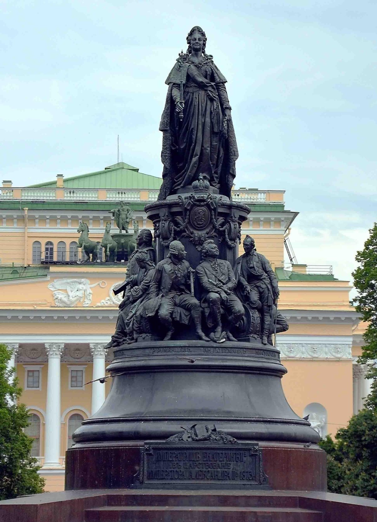 Памятник Екатерине 2 в Санкт Петербурге