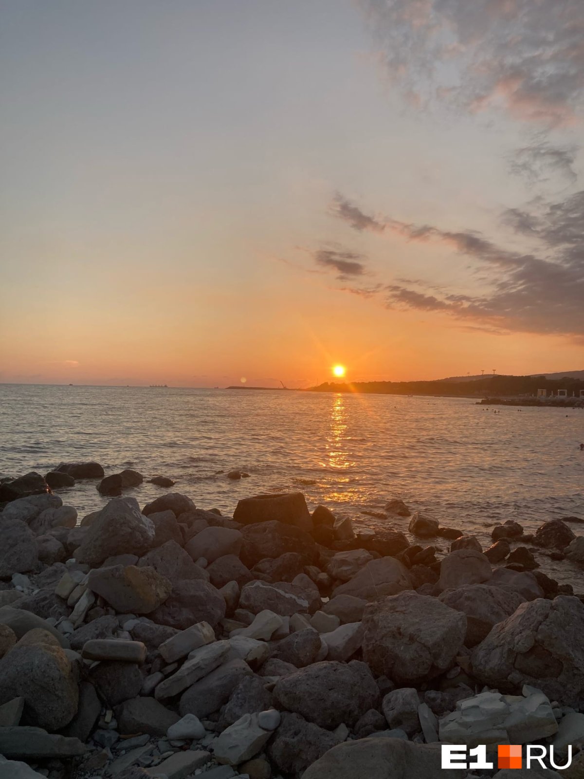 Вид с моря на берег