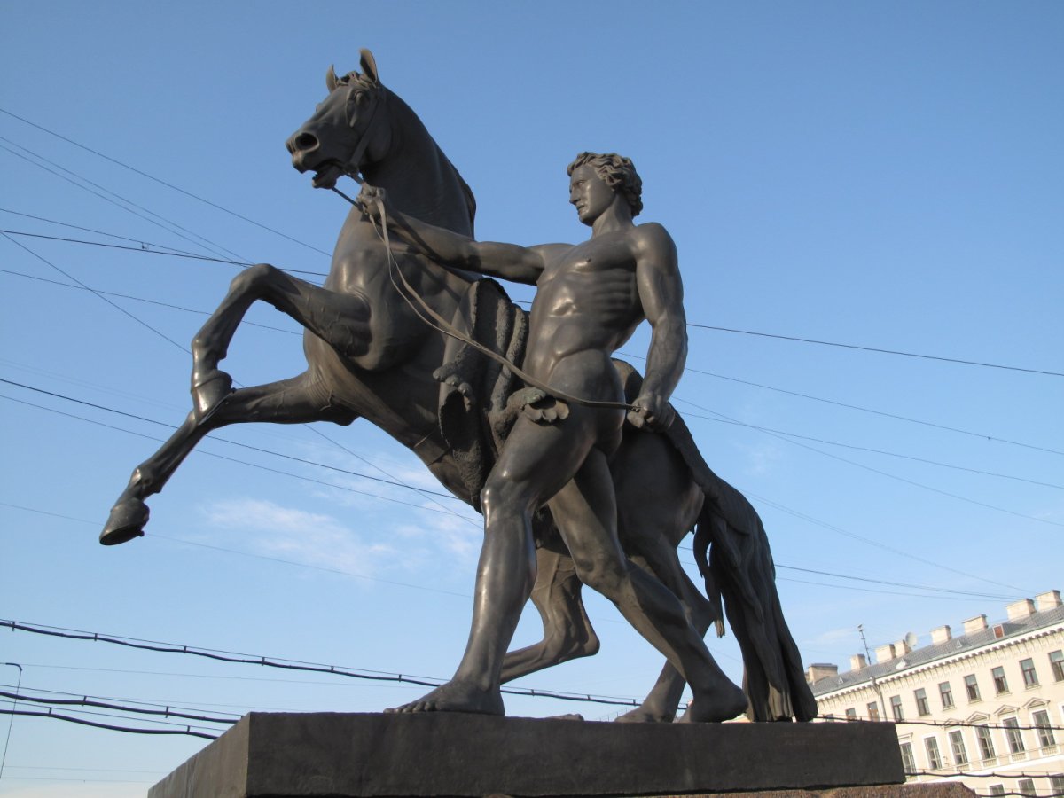 Кони Аничкова моста в Санкт-Петербурге