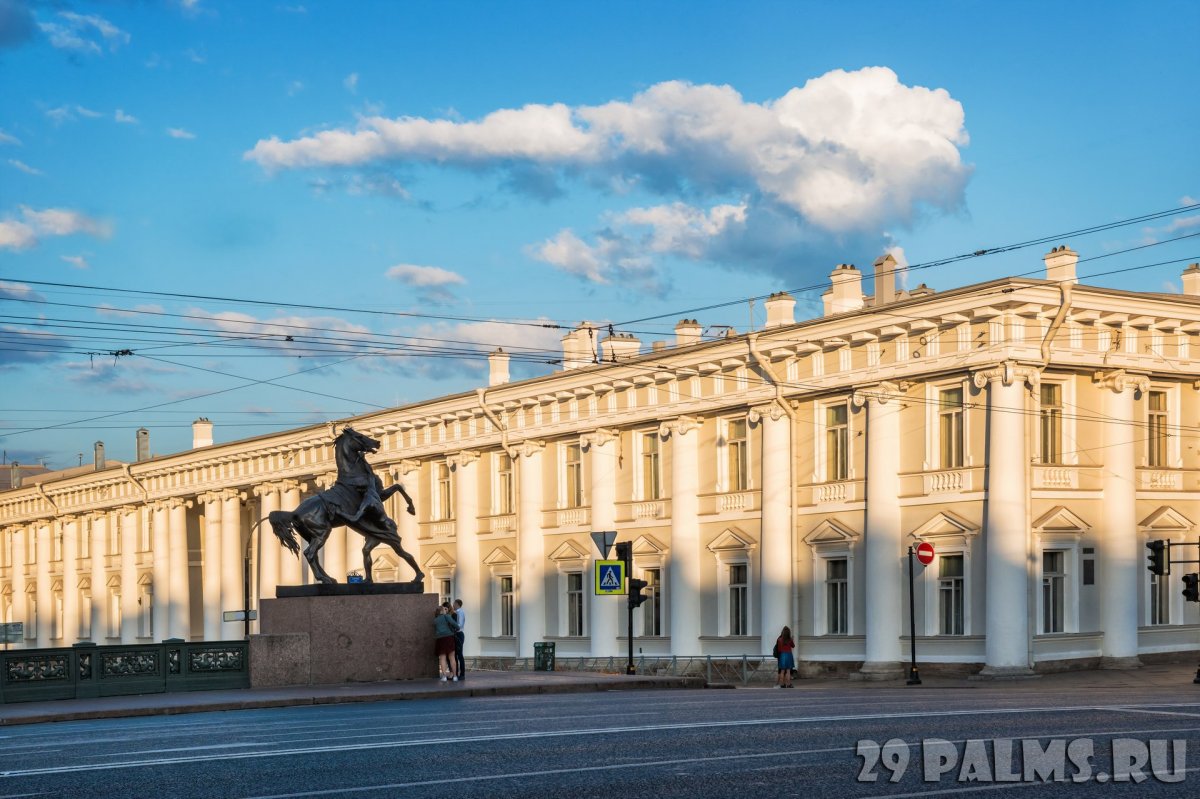Аничков дворец и мост в Санкт-Петербурге