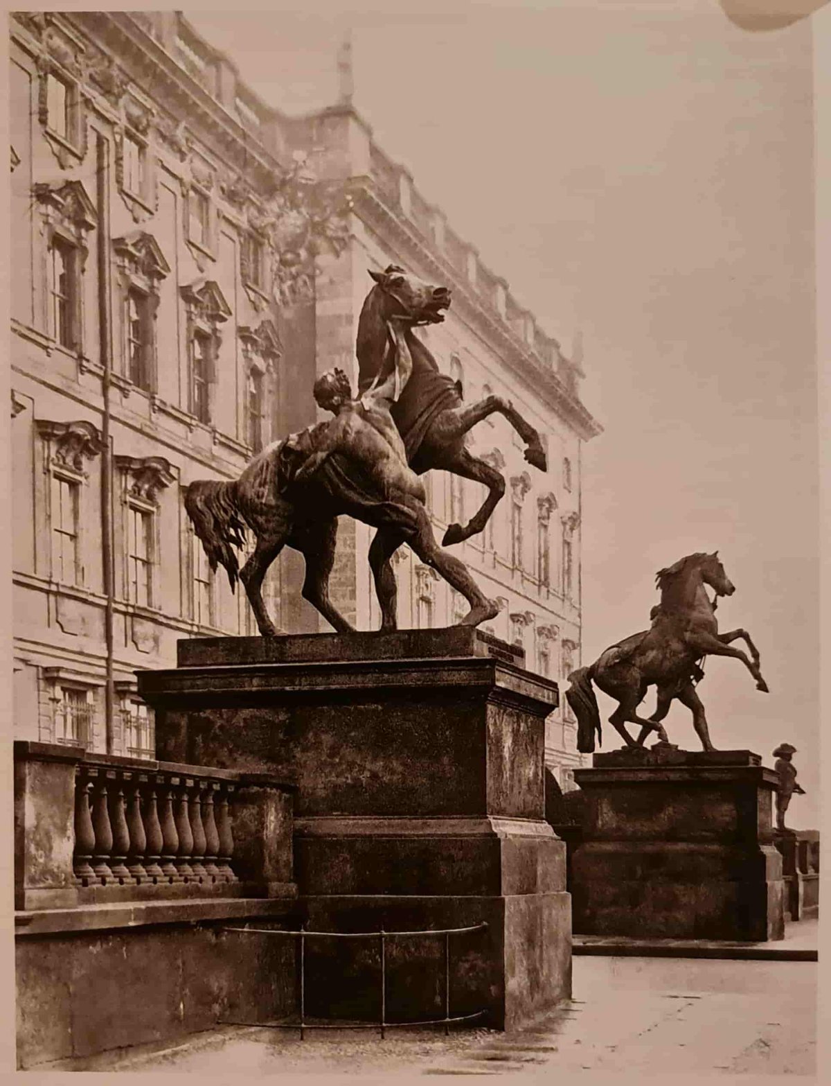 Кони Клодта на Аничковом мосту