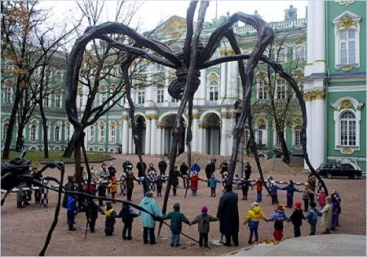 Паук Луизы буржуа в Эрмитаже