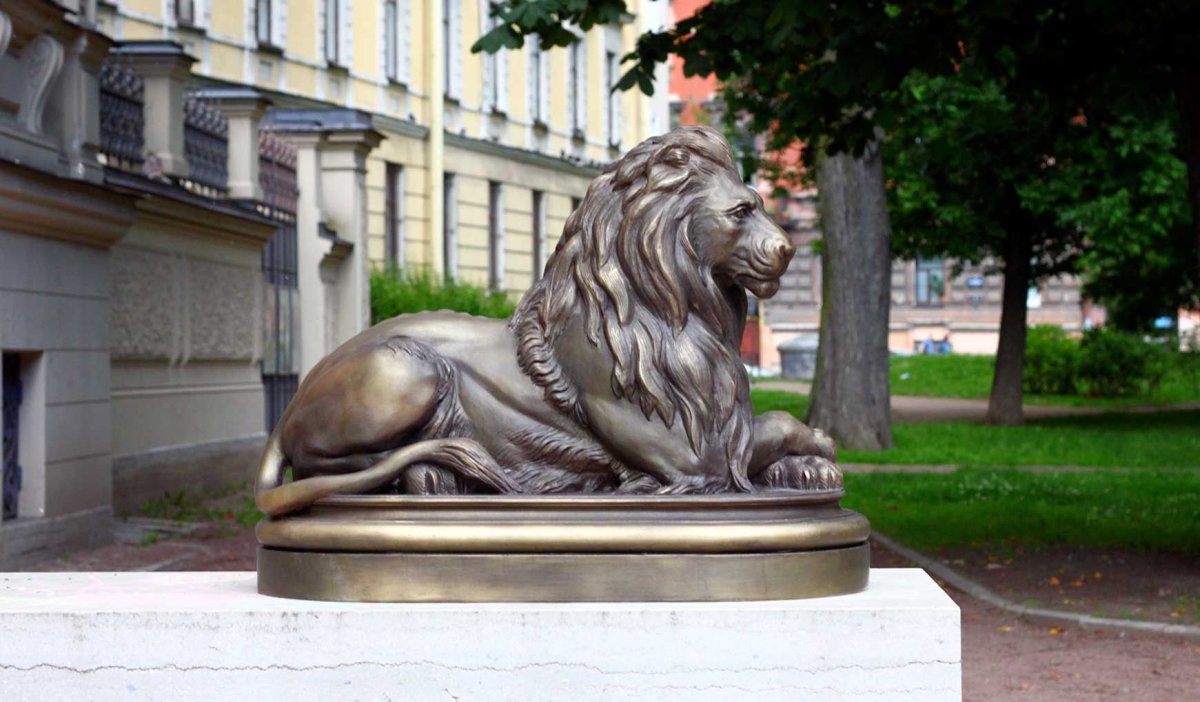 Скульптура Лев зоопарк Петербург