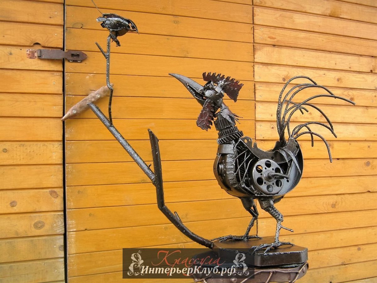 Фигура страуса из металлолома