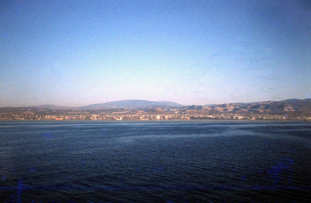 Вид с моря на Латакию