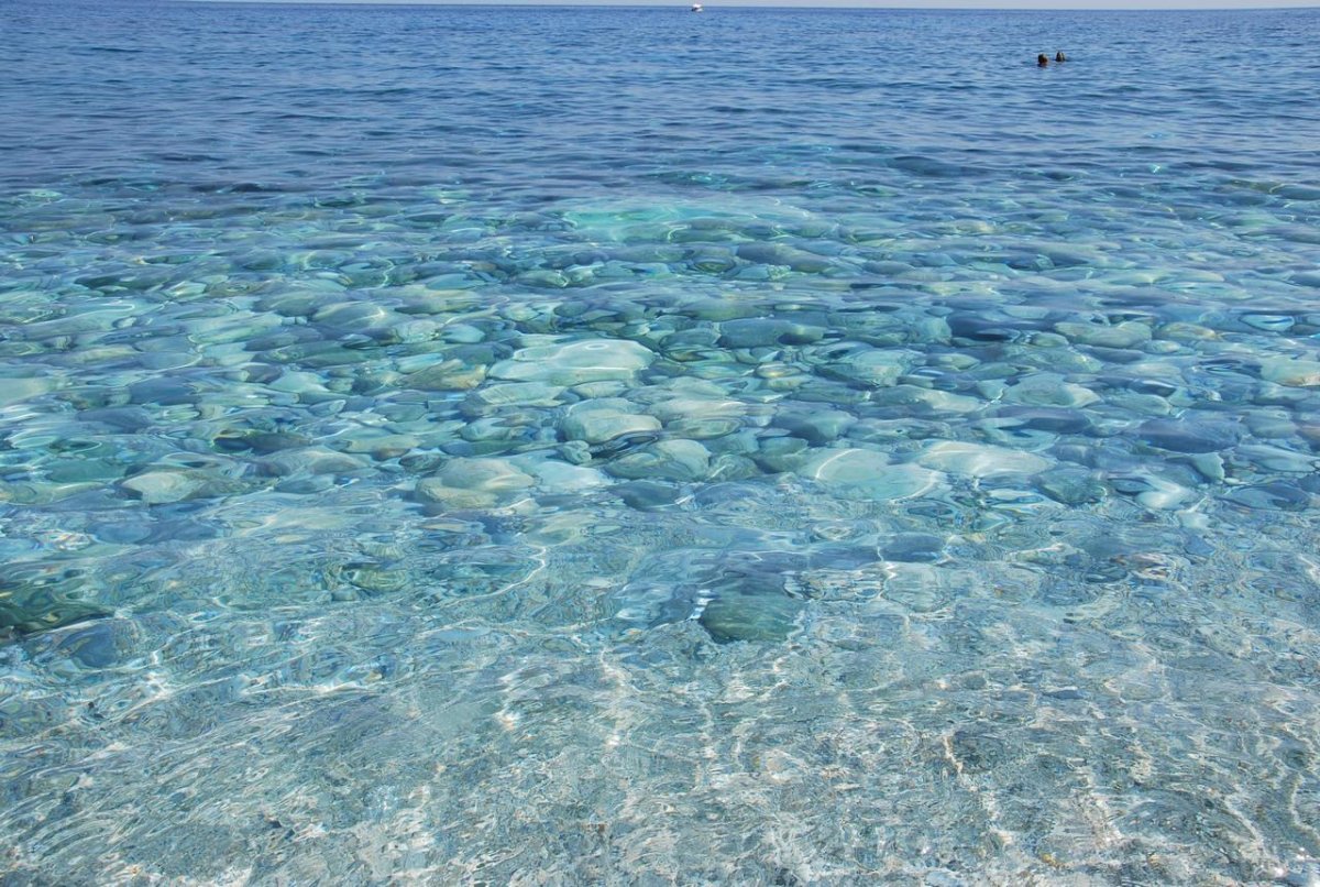 Прозрачное море вид сверху