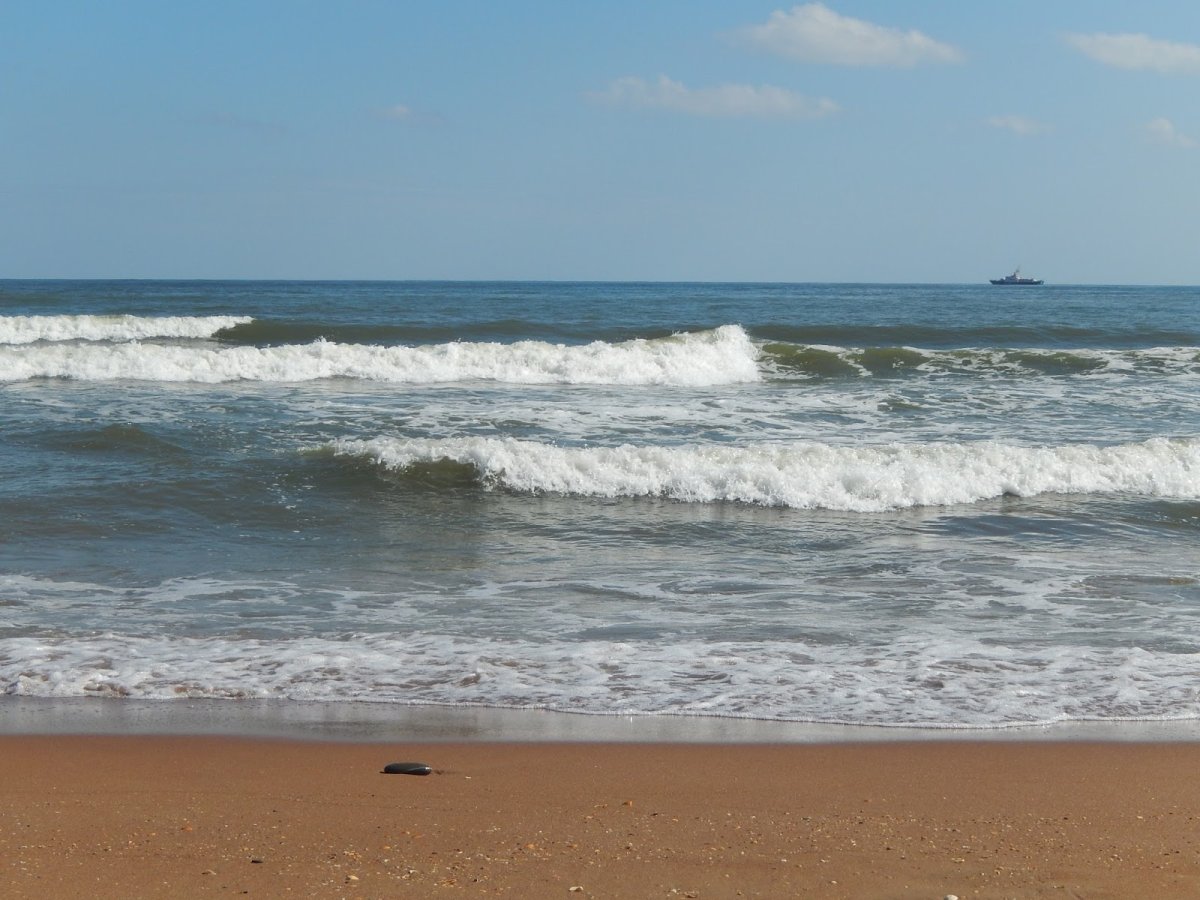 Каспий море пляж Дербент