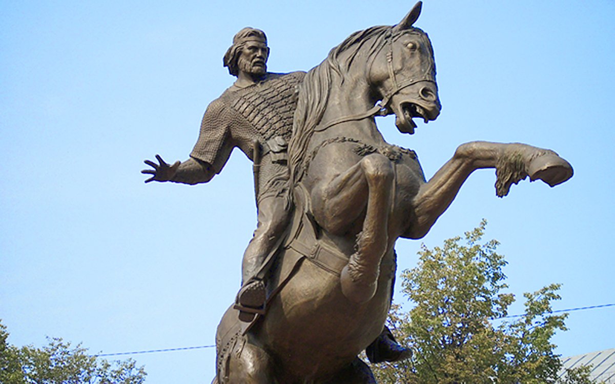 Евпатий Коловрат памятник