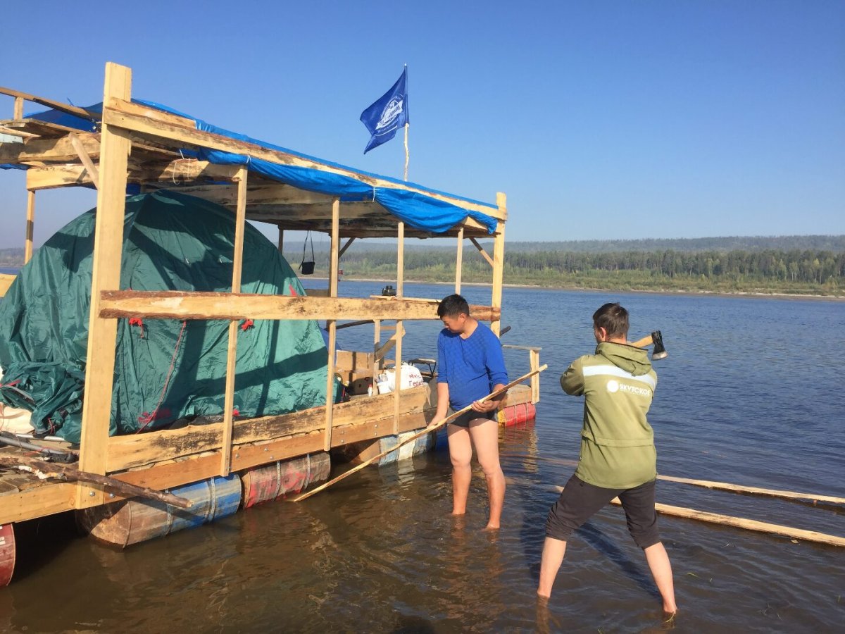 Плот для сплава по реке