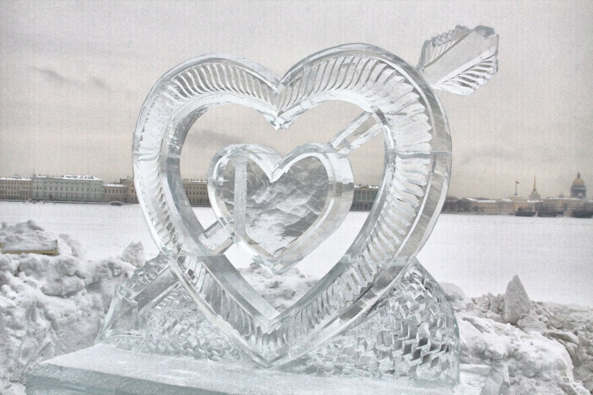Сердце из льда скульптура