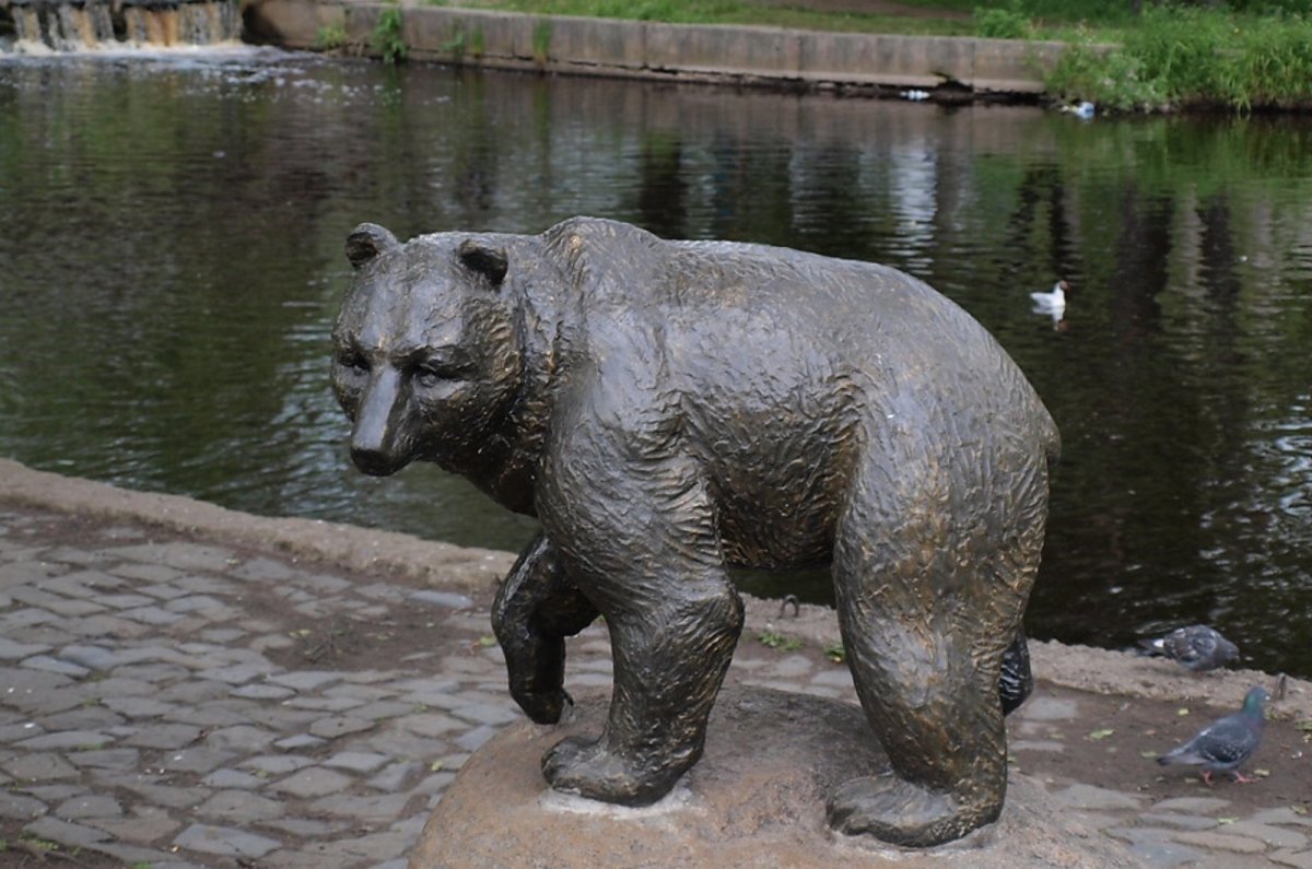 Памятник медведю в Петрозаводске