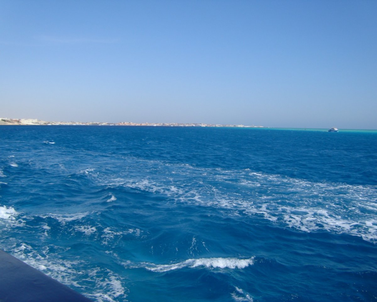 Красное и Средиземное море