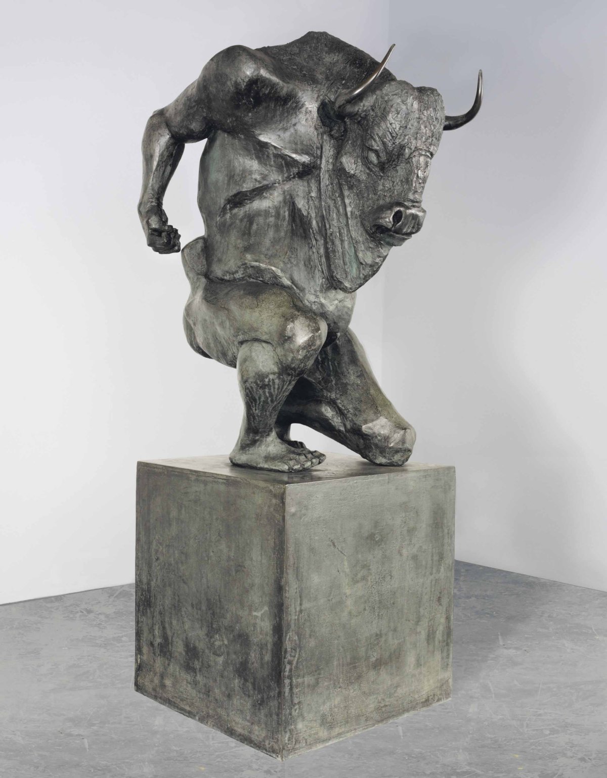 Ayrton Michael (1921-1975) Минотавр