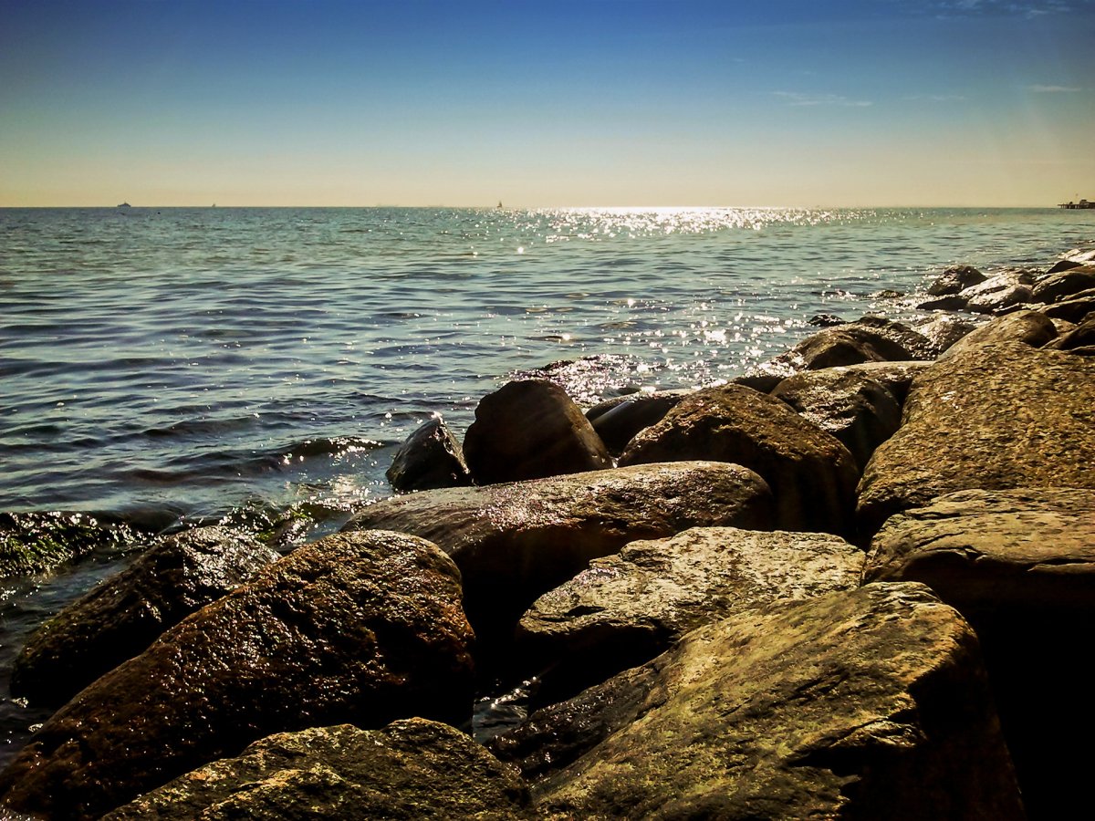 Море камни