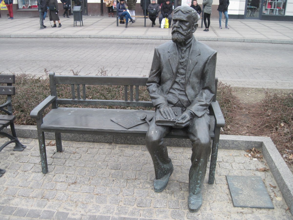 Памятник скамья Герцена в Кирове