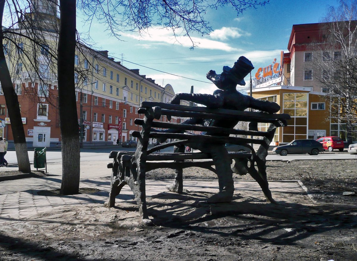 Скульптура крокодила в Ижевске